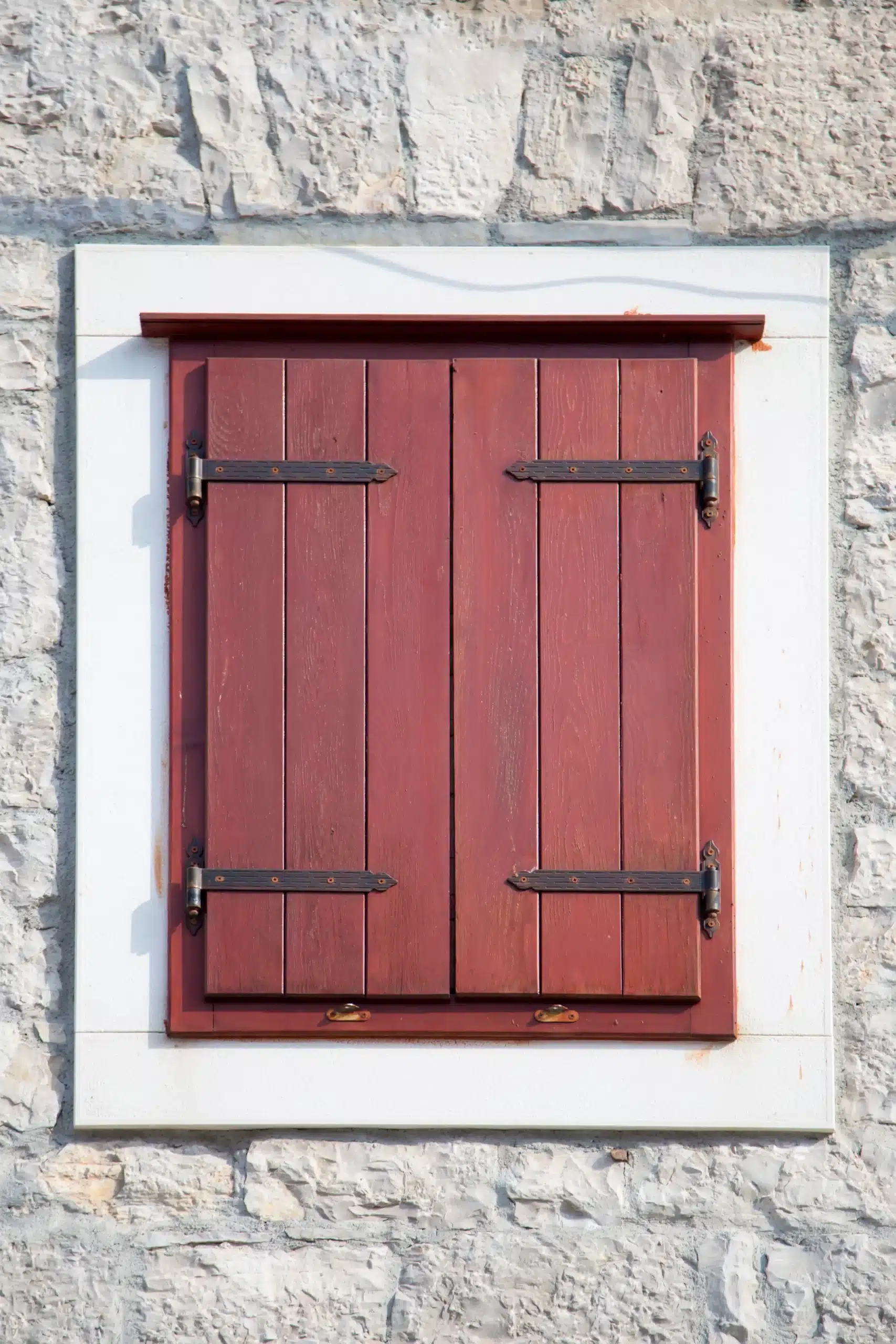 Installation et remplacement de fenêtres bois à Tresses